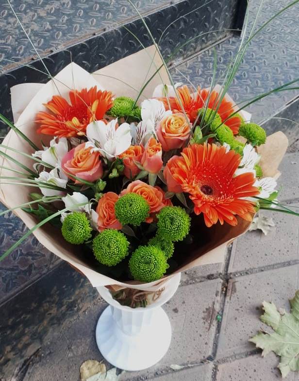 Букет огненно-рыжий в Баляге Букет цветов из: Герберы, Хризантемы, Альстромерии и Розы в Баляге