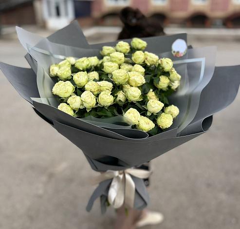 Букет Белые кустовые розы Солинеро в Баляге