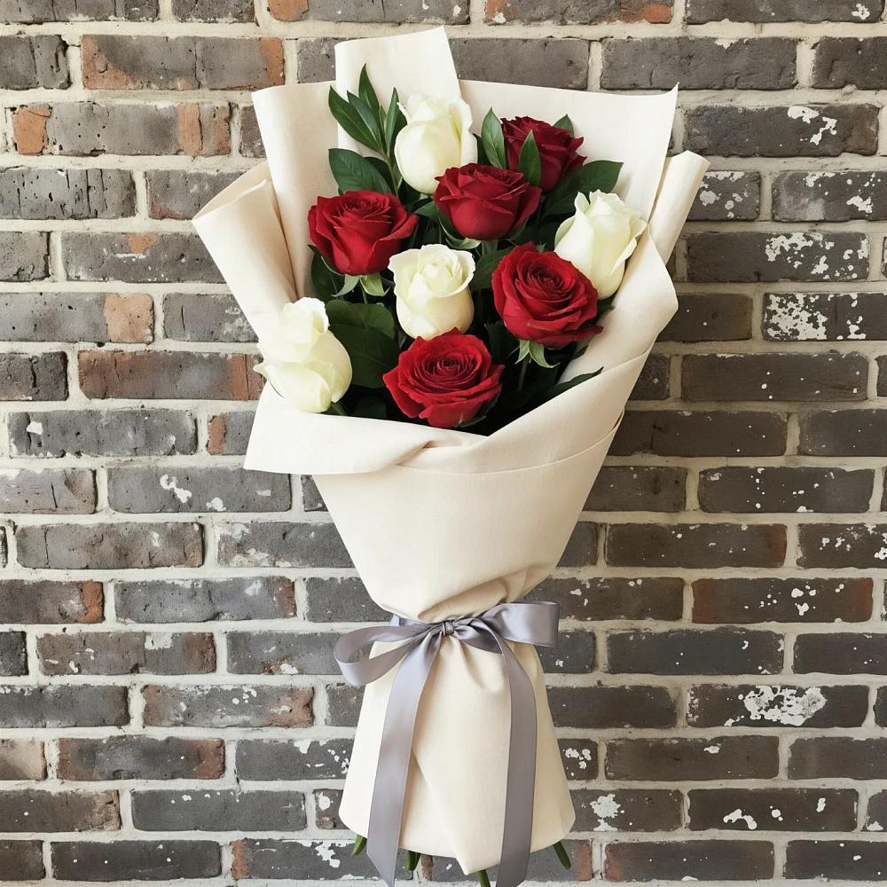 Букет красно-белые розы в Баляге Букет цветов из: Розы в Баляге