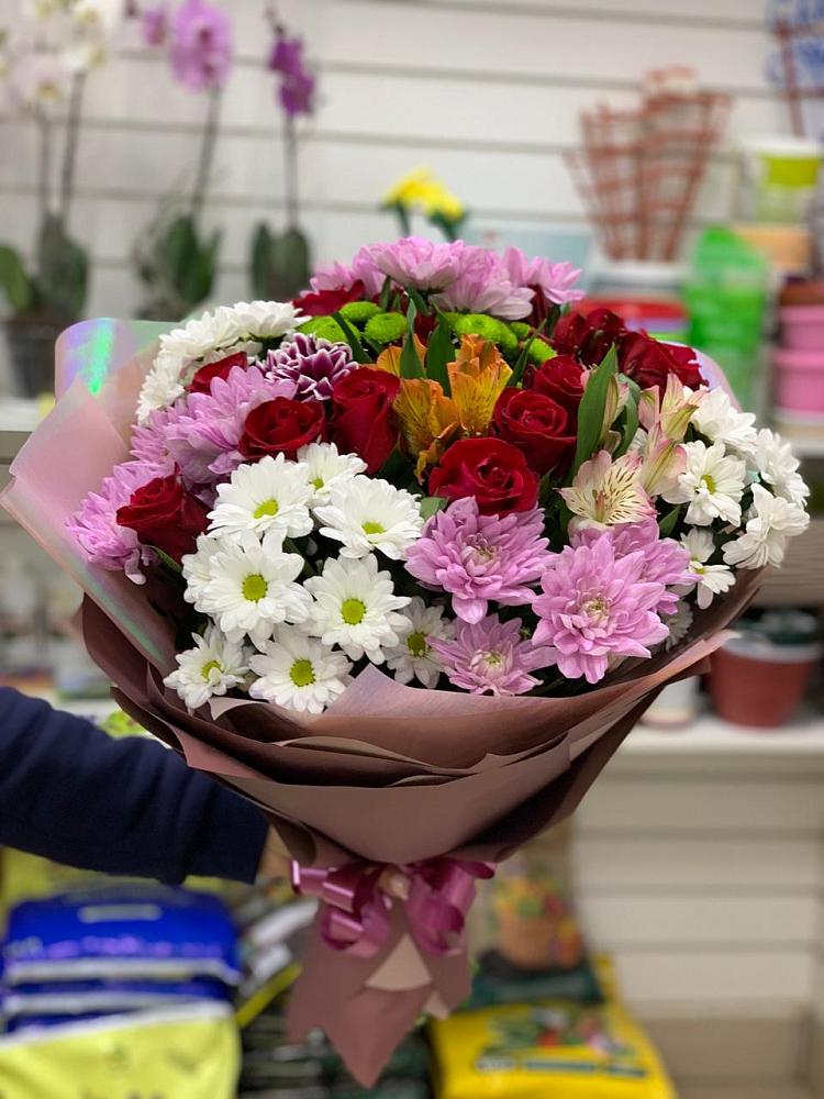 Букет салют цветов в Баляге Букет цветов из: Розы, Хризантемы и Альстромерии в Баляге