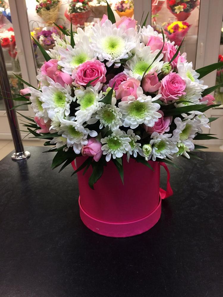 Композиция грация в Баляге Цветочная композиция из Розы и Хризантемы в шляпной коробке в Баляге