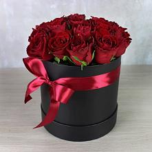 Цветочная композиция из Розы в шляпной коробке в Баляге