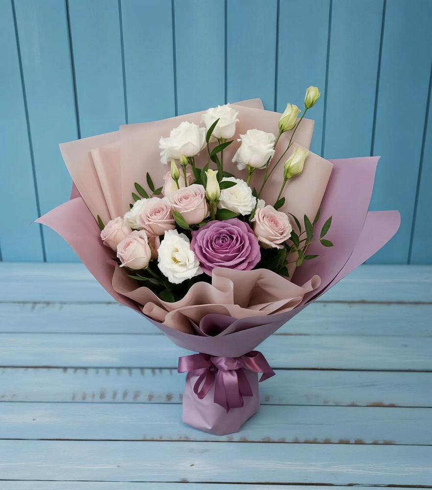 Букет цветов из: Розы и Лизиантусы в Баляге